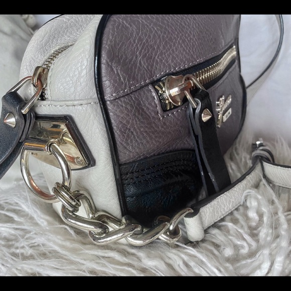 🛍Host Pick!🛍 Guess Handbag in Taupe, White, and Black - Picture 6 of 11